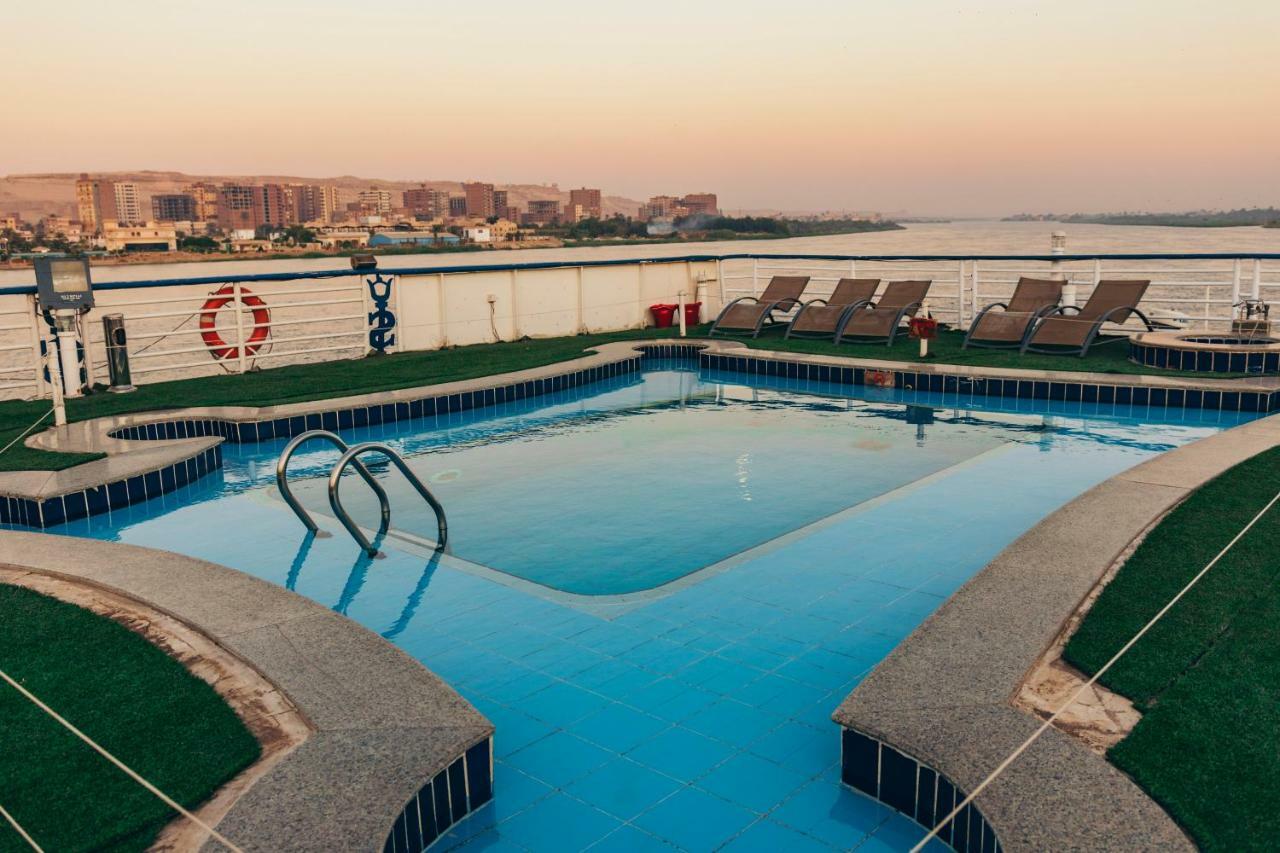 المنيا Hotel Ship Queen Isis Elminya المظهر الخارجي الصورة