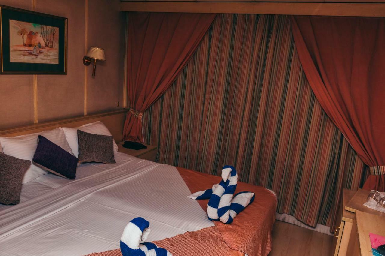 المنيا Hotel Ship Queen Isis Elminya المظهر الخارجي الصورة
